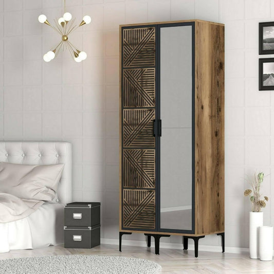 Armoire gris clair en noyer robuste